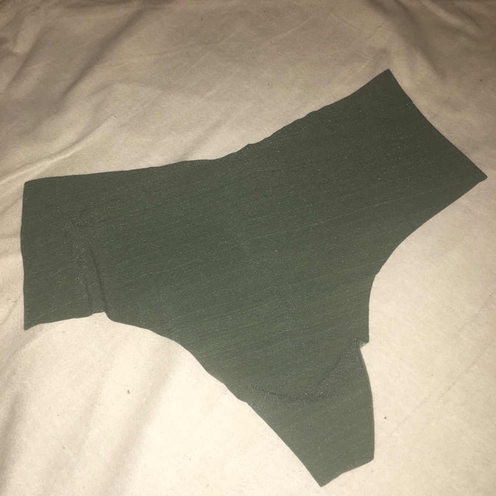 ✨Victoria’s Secret thong ✨